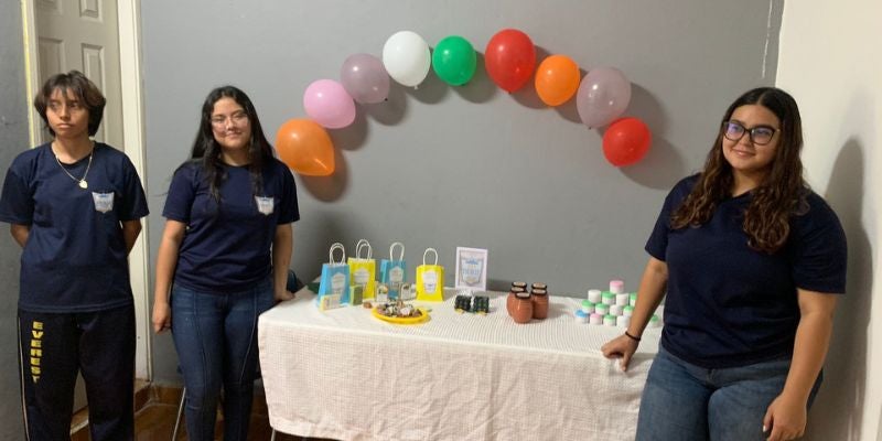 Instituto Everest expone logros de su feria de emprendedurismo