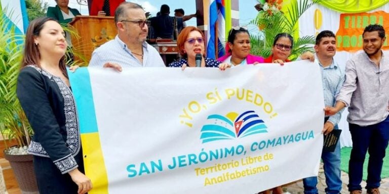 Declaran a San Jerónimo, Comayagua libre de analfabetismo