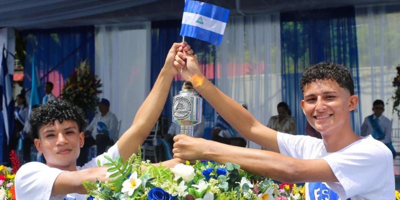 Honduras entrega a Nicaragua la antorcha de la libertad centroamericana