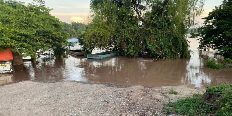 Crecida del río Ulúa deja incomunicada varias comunidades de Yoro y El Progreso