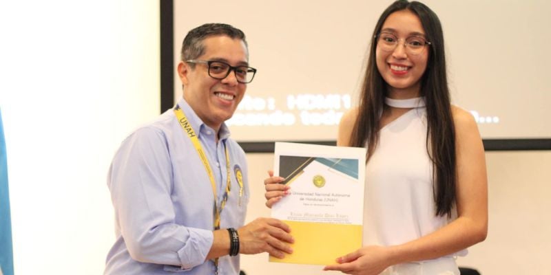 UNAH premia a los estudiantes con excelencia académica