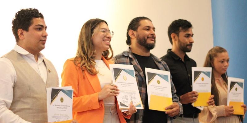 UNAH premia a los estudiantes con excelencia académica