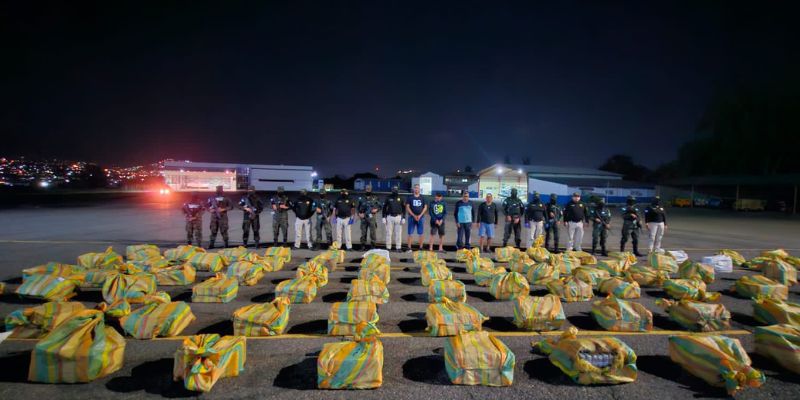 Encarcelan a hondureño y venezolanos capturados en narcolancha de Guanaja