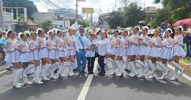 Exalumnas del Inst. Aguilar se hacen pasar por palillonas para competir en televisión