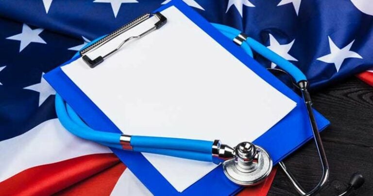 ¿Cómo acceder a seguro médico en USA siendo migrante?