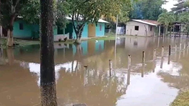 Reportan inundaciones en Santa María del Real, Olancho