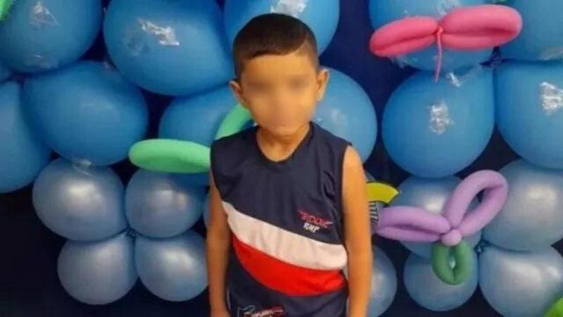 Madre apuñaló y decapitó a su hijo de seis años en un rito satánico