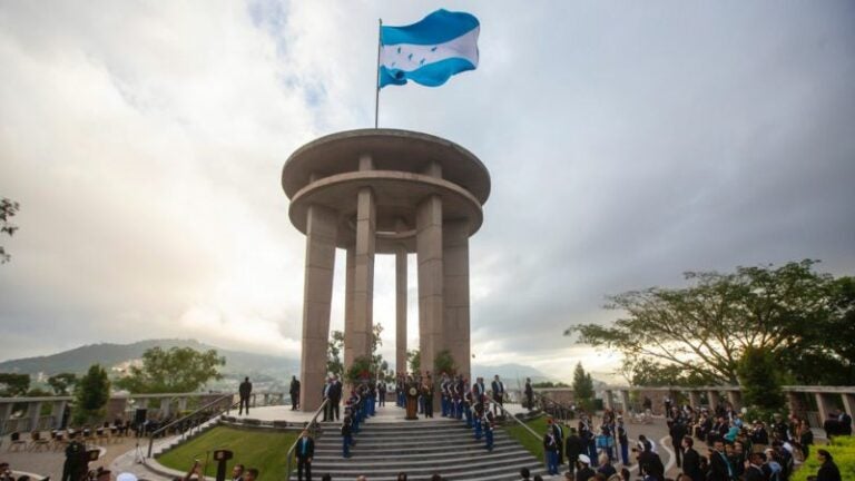 Inician celebraciones por el Día de la Bandera