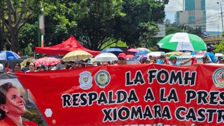 Docentes se movilizan por Ley del INPREMA