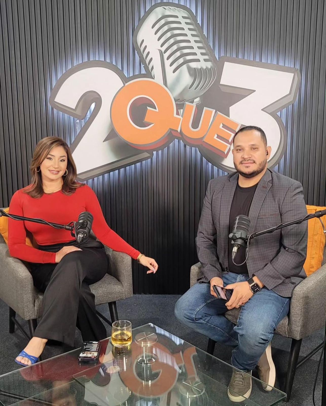 Rina Leal conversó con Dennis Andino en el programa "2 que 3". 