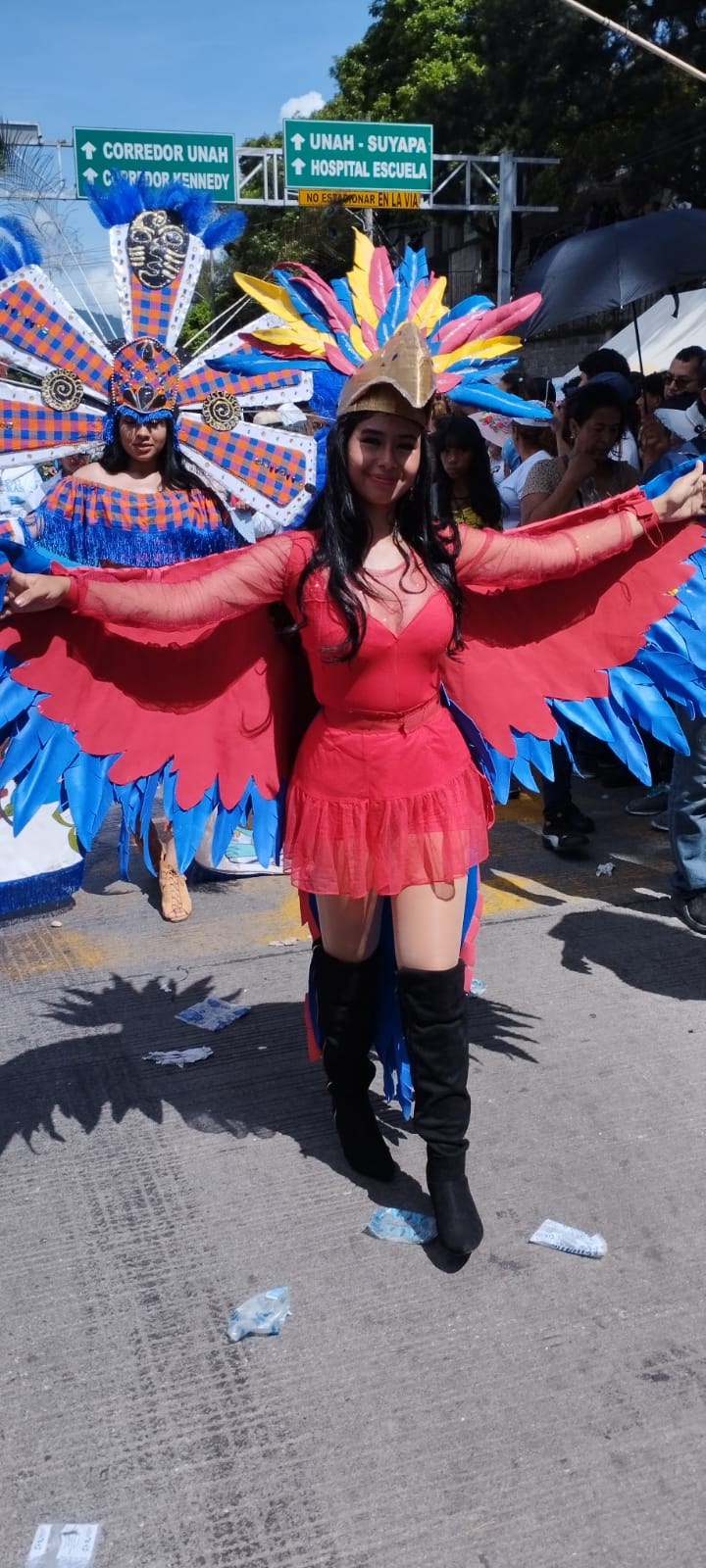 Con Fervor y patriotismo cautivaron los trajes típicos los institutos capitalinos