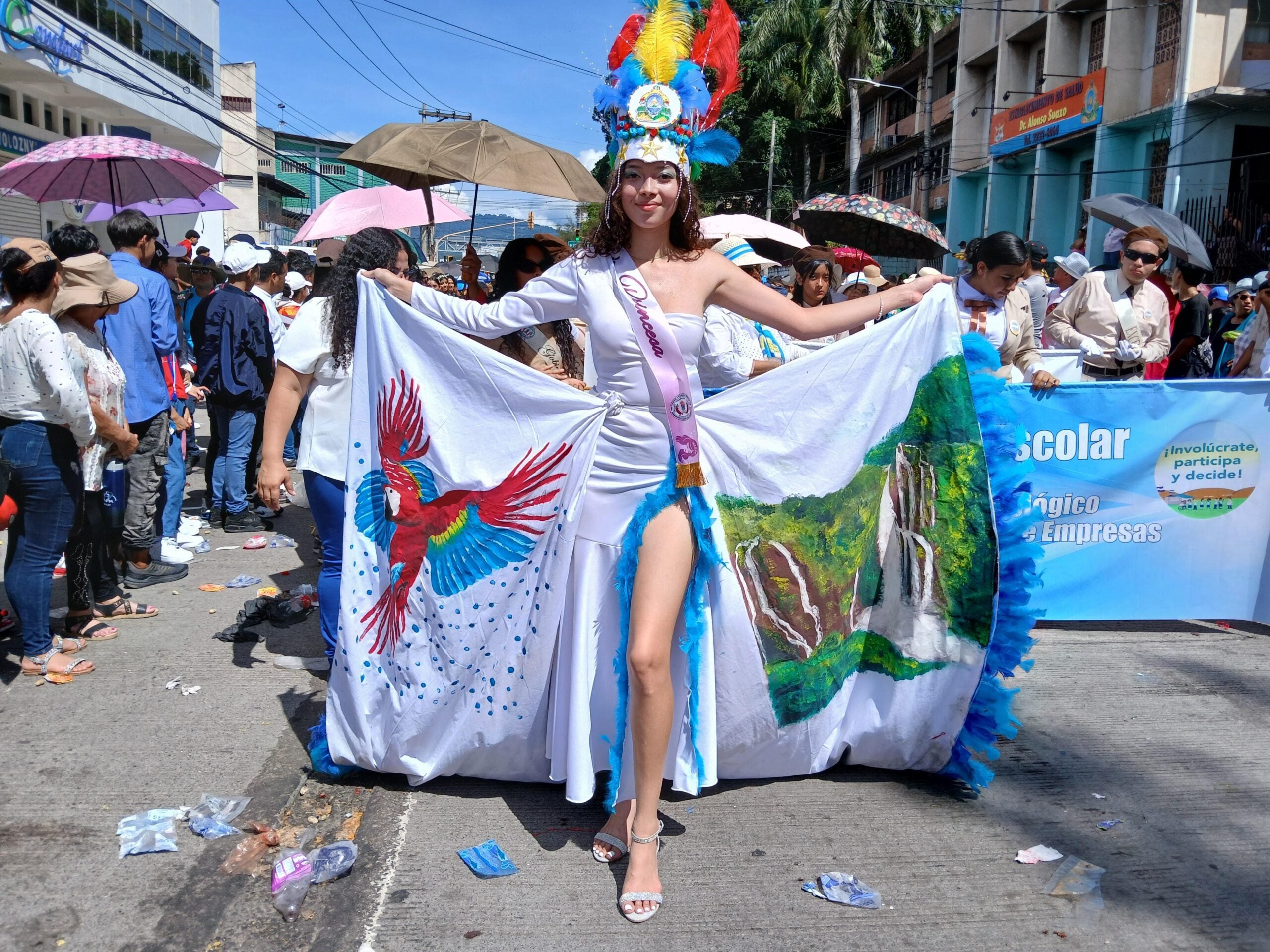 Con Fervor y patriotismo cautivaron los trajes típicos los institutos capitalinos