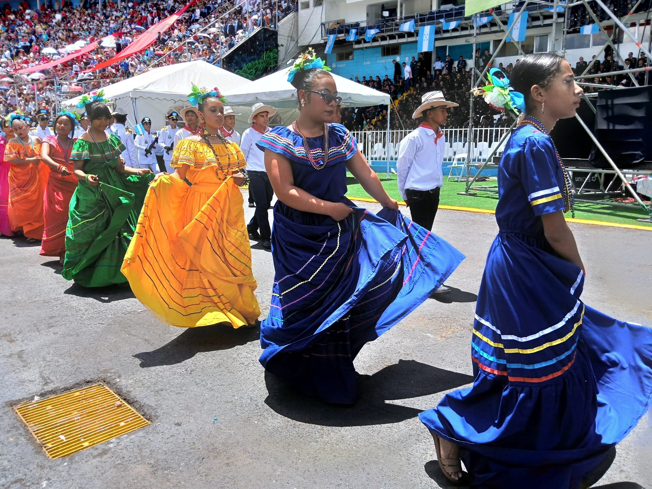 Con Fervor y patriotismo cautivaron los trajes típicos los institutos capitalinos