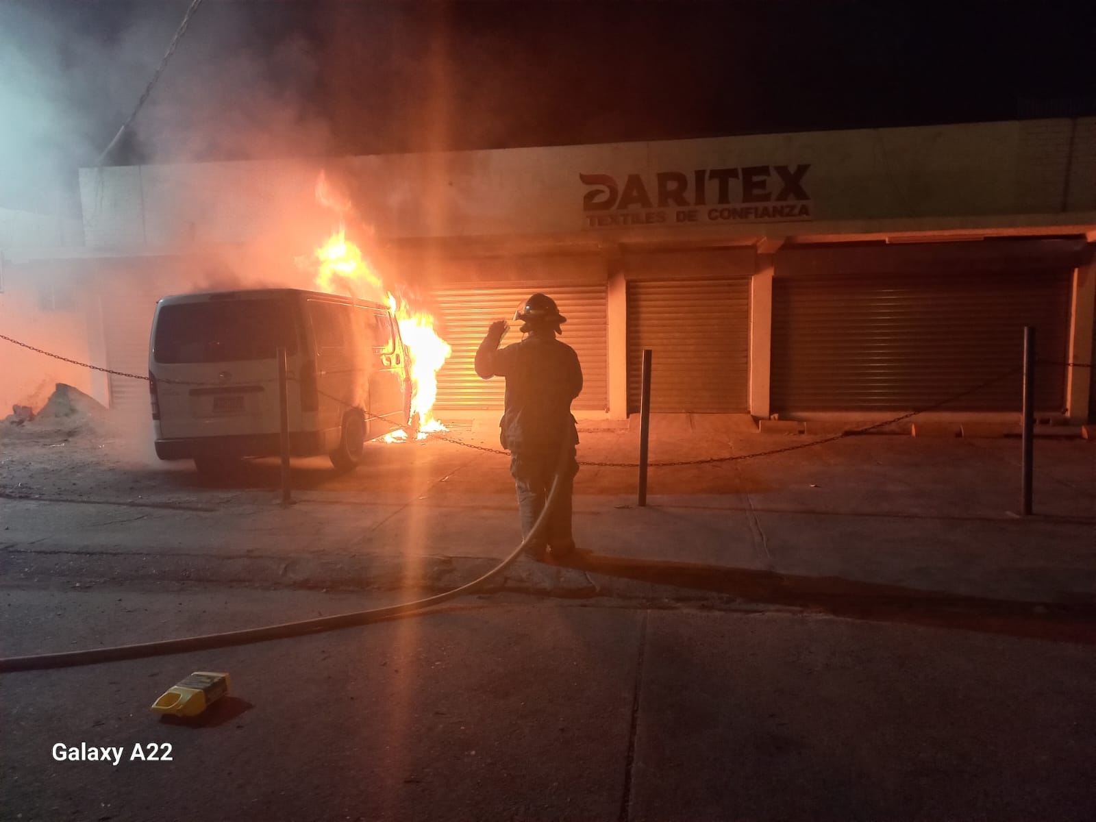 Hombre incendia busito en SPS
