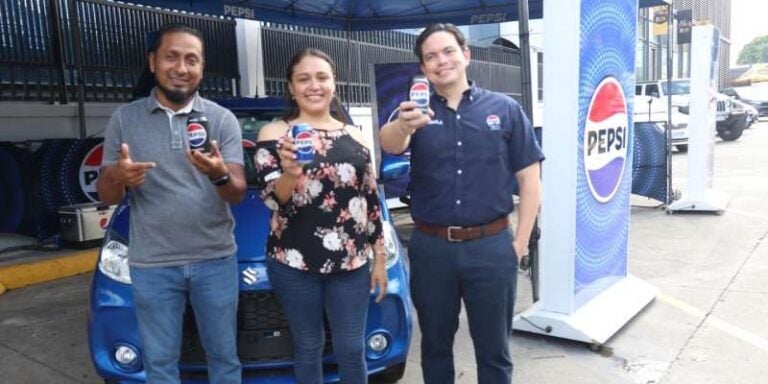 Con éxito, Pepsi realiza sexta entrega de dos motos y un fabuloso vehículo