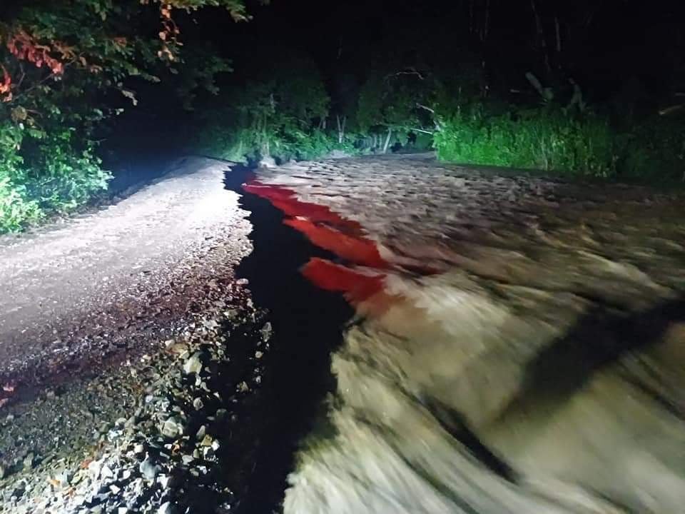 Las calles se ven colapsadas por el agua.