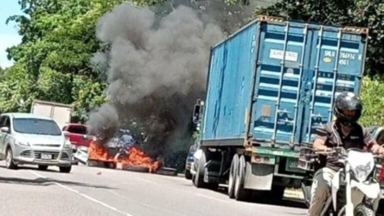 Pobladores de Cofradía protestan por constantes apagones