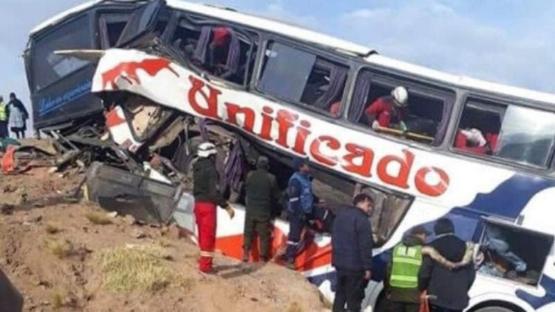 Caída de autobus deja al menos ocho muertos y nueve heridos en Bolivia