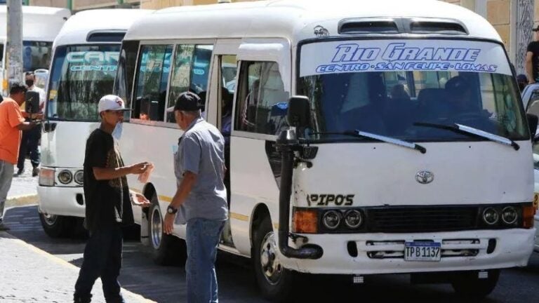 Dirigente del transporte: Gobierno adeuda L480 millones por bono compensatorio