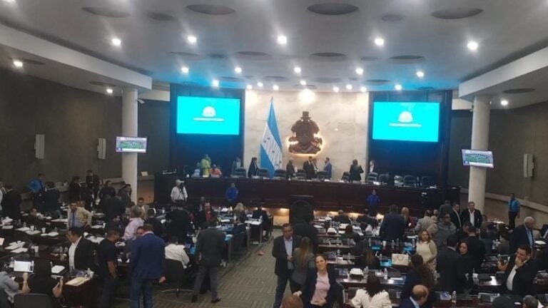 Aprueban transporte aéreo entre Honduras y España: «emergencia» irrumpe sesión