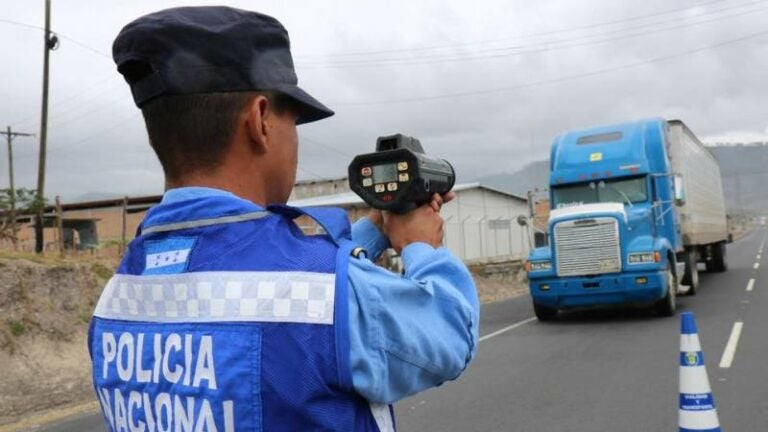 Buscan regular límite de velocidad en carreteras y ciudades de Honduras