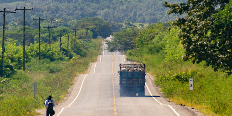 Xiomara Castro inaugura tramo carretero de 18.3 km en Limones, Olancho