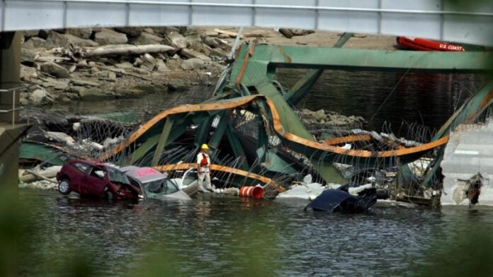 Colapso de puente en construcción en USA deja tres muertos y cuatro heridos