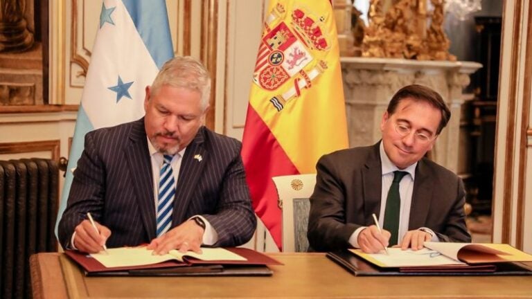 España publica acuerdo con Honduras por reconocimiento recíproco de permisos de conducir