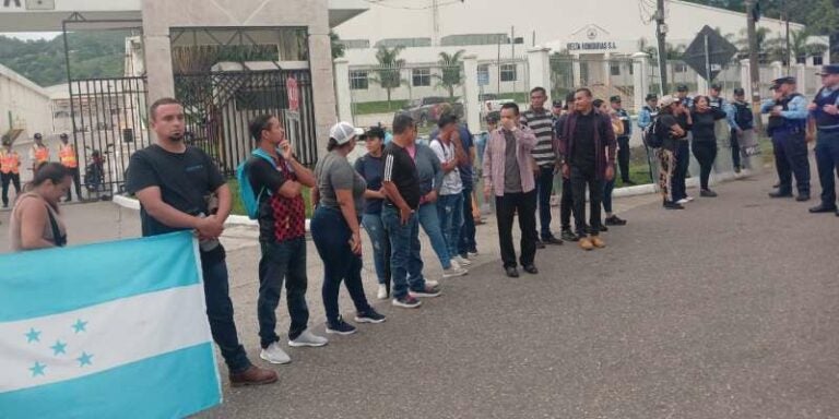 Maquiladores exigen pago de prestaciones en Villanueva