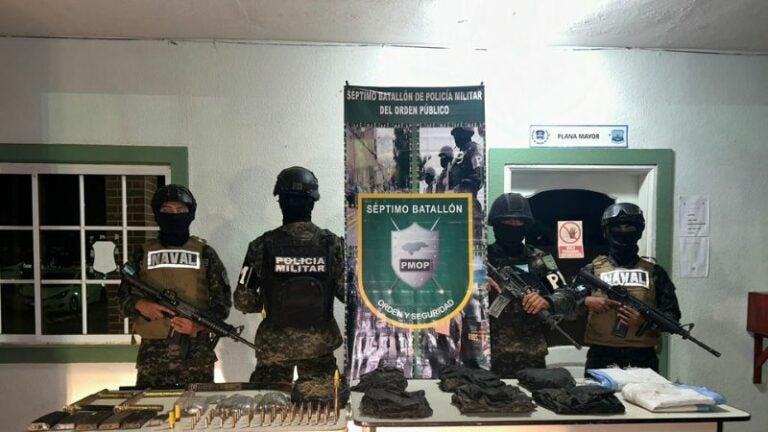 Decomisan armas, proyectiles y droga en caleta de la MS-13 en La Ceiba