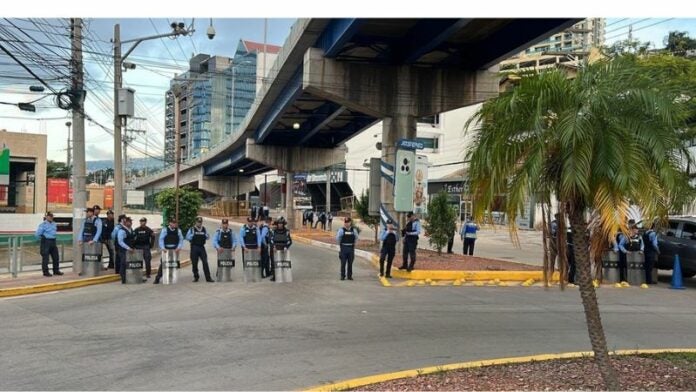 Cerrados accesos Casa Presidencial