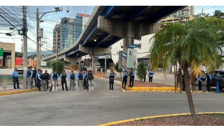 Cerrados accesos Casa Presidencial