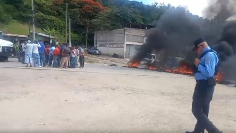 Transportistas se toman la carretera a Olancho; exigen parar el decomiso de unidades