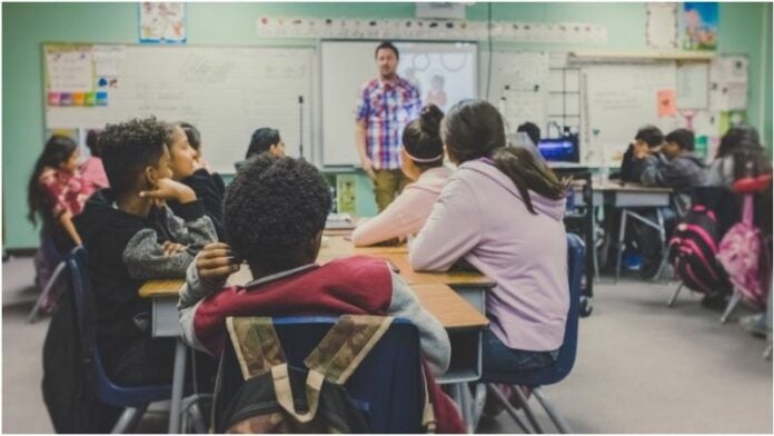 Activistas temen que distritos escolares en EE.UU. nieguen educación a inmigrantes