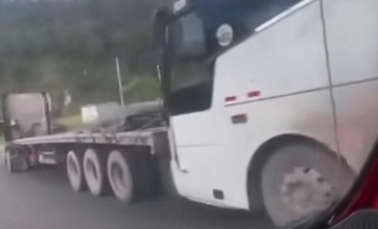 ¡Admirable! Conductor de rastra logra detener bus sin frenos en Ocotepeque