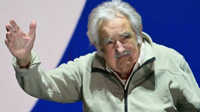 'Pepe' Mujica reaparece en acto de cierre de campaña