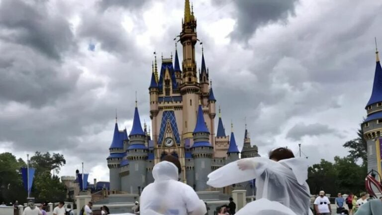 Disney World reapertura parques temáticos de Florida tras paso de huracán Milton