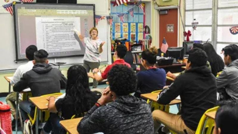 Activistas temen que distritos escolares en EE.UU. nieguen educación a inmigrantes