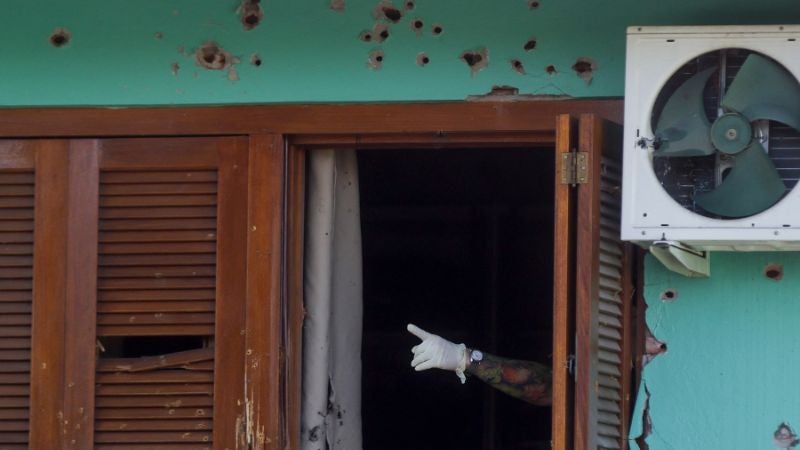 Hombre secuestra a su familia y mata a su padre y hermano