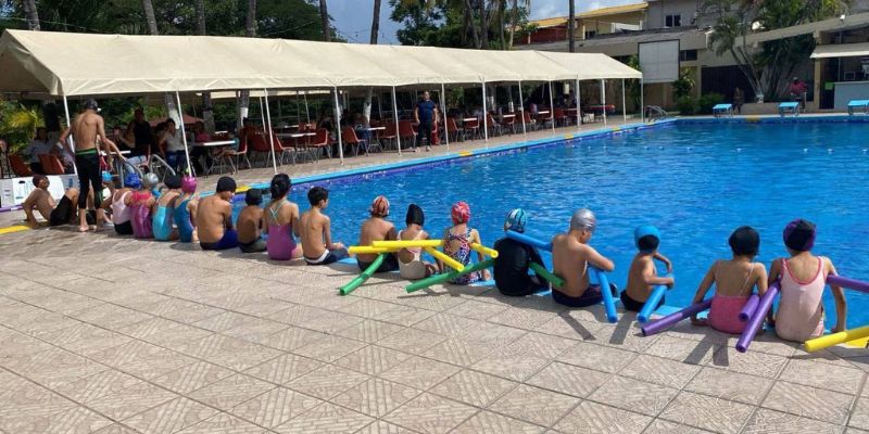 AMDC anuncia clases de natación gratuitas para niños y niñas