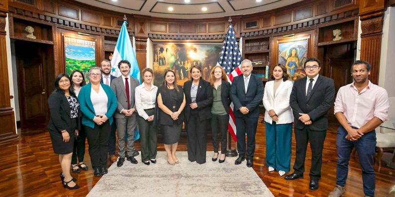 Xiomara Castro se reúne con congresistas de USA