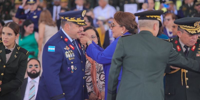 En ceremonia de ascensos FFAA conmemora el natalicio de Francisco Morázan