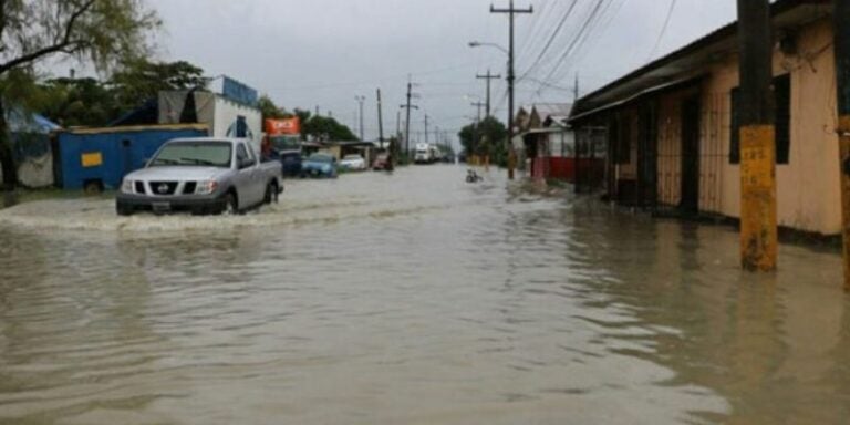 Lluvias dejan al menos 90 casas inundadas en Puerto Cortés