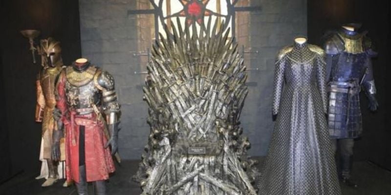 Réplica del Trono de Hierro de Games of Thrones se vende por más de L37 mil millones