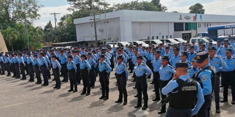 Despliegan 400 aspirantes a policía para reforzar la seguridad de hondureños