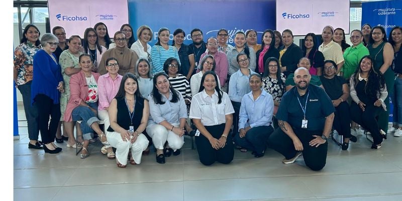 Mujeres Adelante: Camino al Crecimiento Empresarial