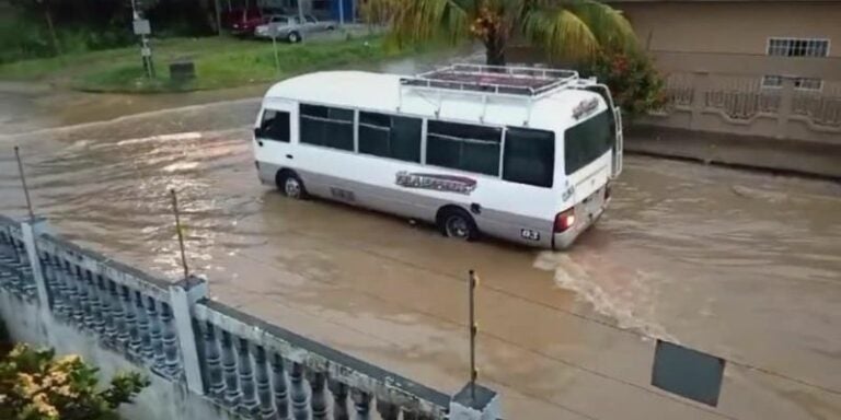 Lluvias colapsan varias zonas de Atlántida