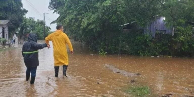 Más de 40 viviendas se encuentran inundadas en Cuyamelito, Omoa Cortés