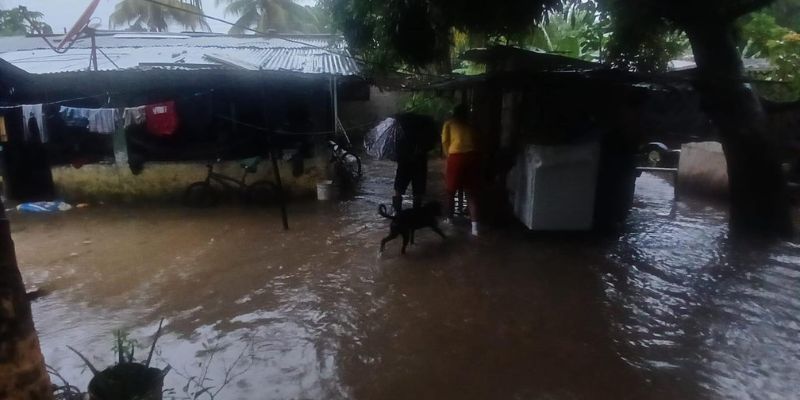 Fuertes lluvias dejan inundada alrededor de 800 familias en La Masica, Atlántida