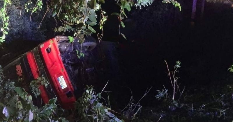 Bus con varios pasajeros cae en barranco en el desvío de Reitoca, FM